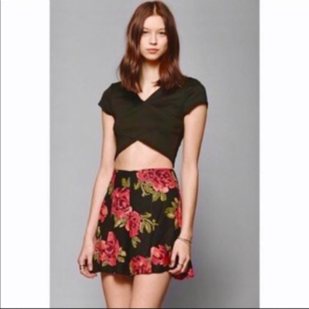 UO Kimchi Blue High Waist Floral Rose Print Shorts 12